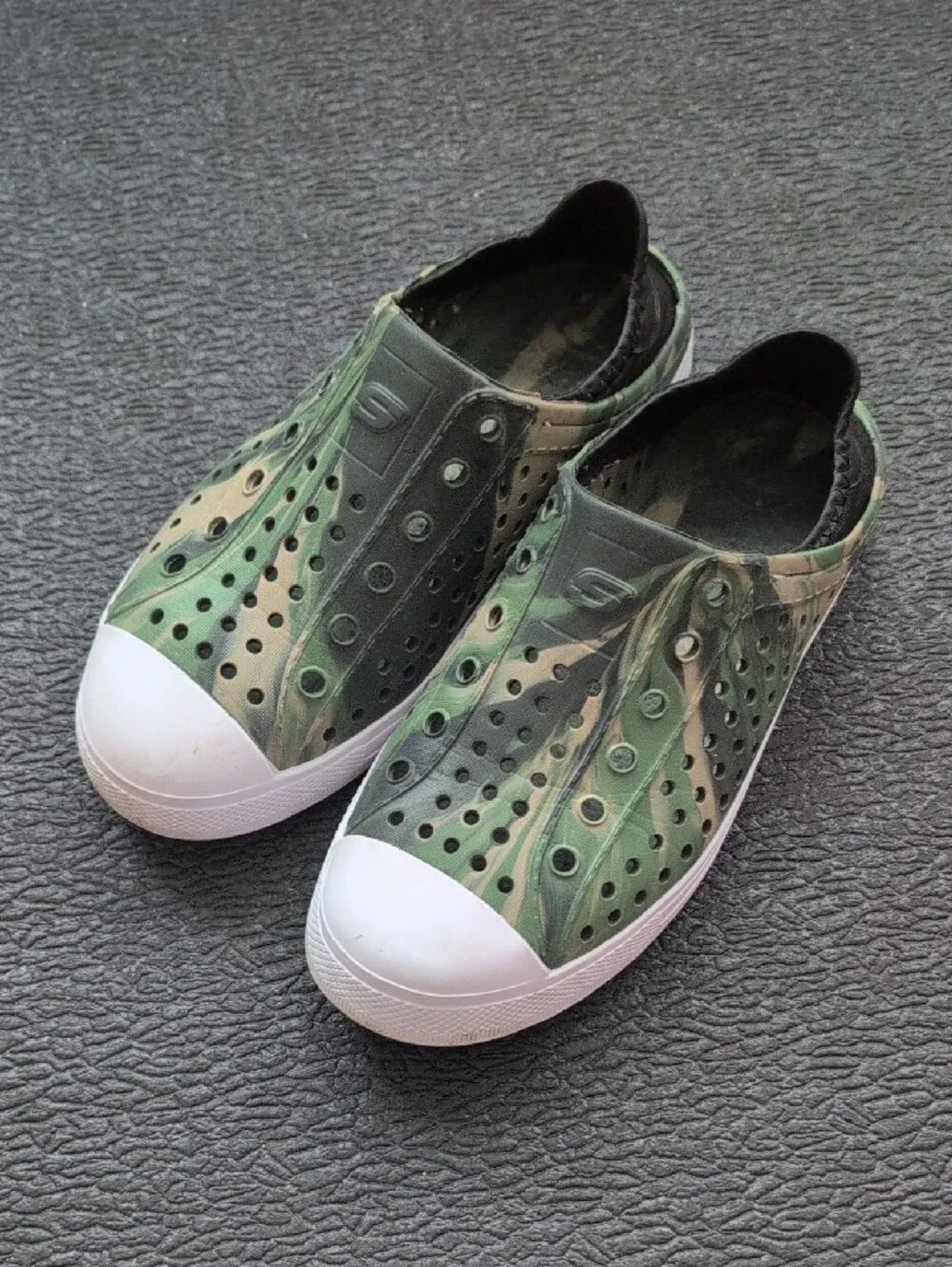 Skechers Foamies Boys Guzman Steps Solar Surge Camo Slip On Water Shoes Sz 4
